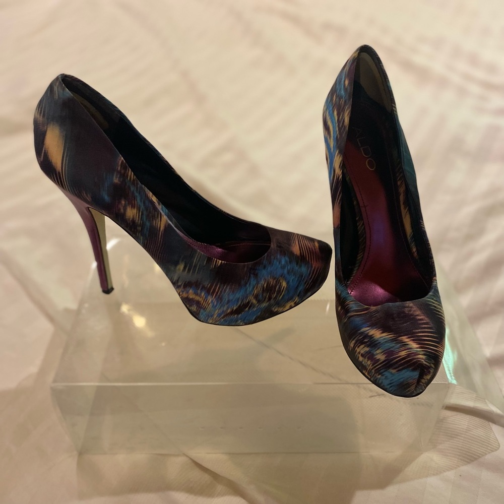 Super fun Aldo multicolored satin platform pumps heels with purple heel